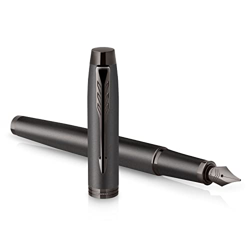 Parker Pluma estilográfica IM Monocromática | Acabado y adornos de metal pistola | Punta fina | Tinta azul | Caja de regalo características