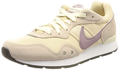 Nike Venture Runner, Running Shoe Mujer, Sanddrift/Amethyst Wave-Fossil Stone, 39 EU