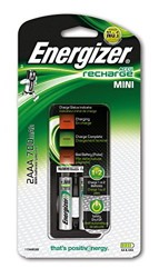 Energizer - cargador de pilas mini compatible aa y aaa, incluye 2 pilas recargables aaa 700 mah. en oferta