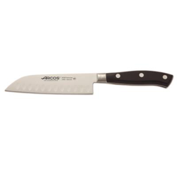 Cuchillo Santoku Arcos Riviera 233200 de Acero Nitrum, con Mango de Polioximetileno  y 14 cm de Hoja en estuche características