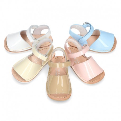 Sandalia Menorquina Bebé En Piel Charol. 19 Porcelana