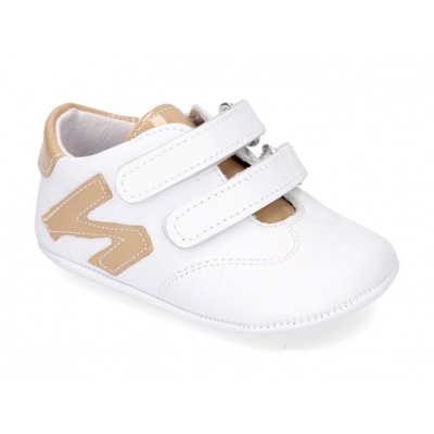 Deportiva O Tenis Para Bebé Con Velcro En Piel Combinado Con Charol. 18 Camel