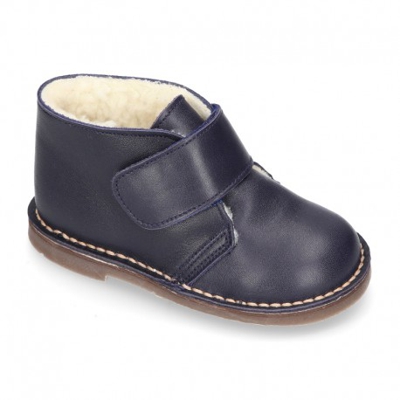 Botita Safari Velcro Con Borrego Interior En Piel Extra Suave. 30 Marino