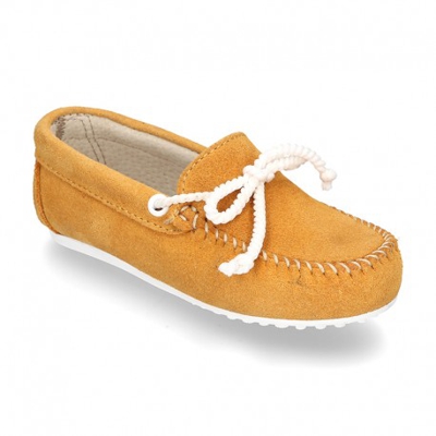 Mocasín Tipo Náutico En Piel Serraje. 28 Ocre