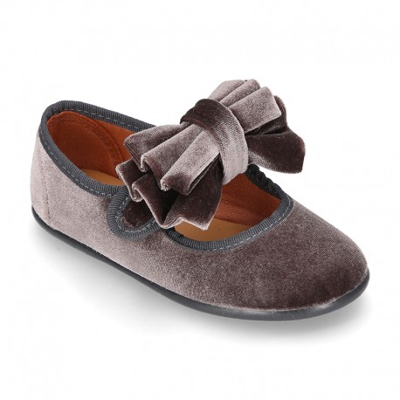 Mercedita Estilizada Con Velcro Y Doble Lazo En Terciopelo. 25 Gris