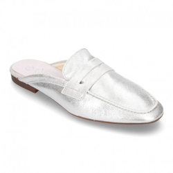 Mocasín Destalonado Tipo Mule En Piel Metalizada. 39 Plata características