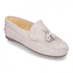 Mocasín Borlas Mayores Piso Conductor En Piel Serraje. 33 Gris Perla.. precio