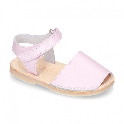 Menorquina Velcro En Piel Suave Nacarada Y Suela Flexible. 20 Rosa