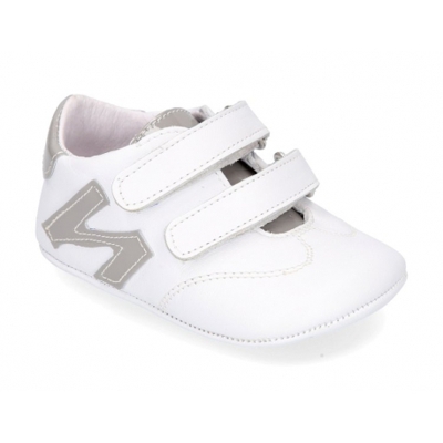 Deportiva O Tenis Para Bebé Con Velcro En Piel Combinado Con Charol. 17 Gris