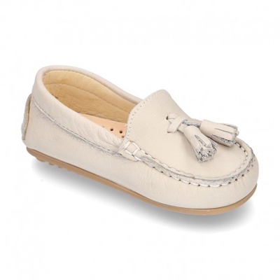 Mocasín Peques Con Borlas En Piel Extra Suave En Colores Pasteles. 24 Gris Perla