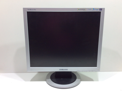 SAMSUNG SYNCMASTER 940N 19\
