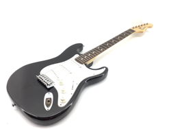 GUITARRA ELECTRICA CALIBER NEGRA/BLANCA características