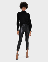 Bershka Pantalón efecto piel con tachuelas Mujer L Negro, precio y  características - Shoptize