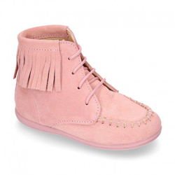 Botita Tipo Mohicana Niña Con Cordones Y Flecos En Piel Serraje Rosa. 29 Rosa en oferta