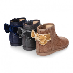 Nuevo Botín Niña Con Lazo De Terciopelo En Serratex Estampado Cobra. 24 Marino en oferta