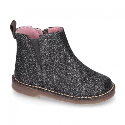 Botín Niña Con Elástico Y Cremallera En Piel Glitter. 20 Gris