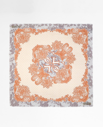 Guess - Pañuelo Rosa Con Estampado Fantasía A Contraste precio