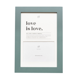 UO - Marco De Fotos Love Is Love Color Verde en oferta