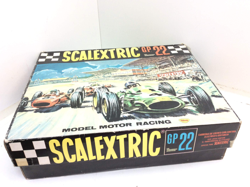 Imagen de KIT PISTA Y COCHES SLOT SCALEXTRIC GP22 al mejor precio KIT PISTA Y COCHES SLOT SCALEXTRIC GP22 características