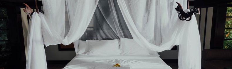 ¿Cómo instalar mosquiteras para la cama?