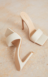 Mules carrées crème à talons et bride matelassée, Crème características