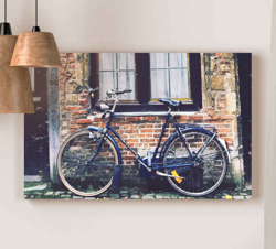 Tableau deco salon Vélo devant une maison precio