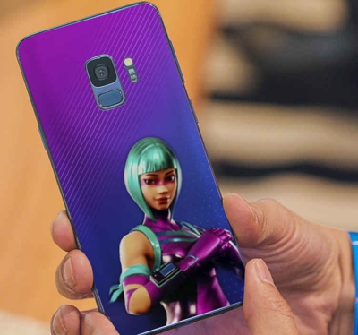 Sticker samsung personnage fortnite cheveux bleus
