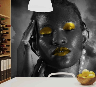 Papier peint mural avec des gens Femme noire avec du maquillage d