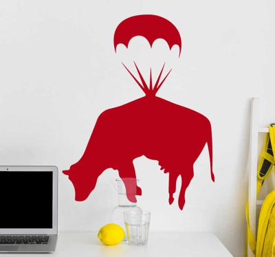 Vache de banksy avec adhesif en sticker parachute