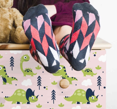 Sticker Deco Meuble Petits dinosaures verts sur fond rose
