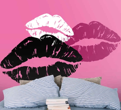 Photo murale amour Fond rose avec des lèvres colorées