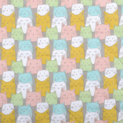 Tissu matelassé tête de chat et leurs pattes en oferta