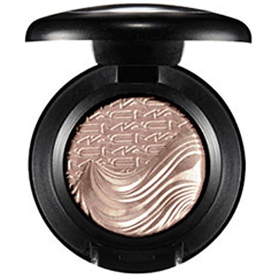 L'ombre des paupières Extra Dimension de MAC (teintes variées) - A Natural Flirt