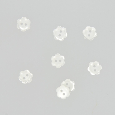 Boutons forme petite fleur blanc 10 mm
