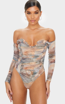 Body en mesh froncé multicolore imprimé renaissance à col bateau, Light Nude