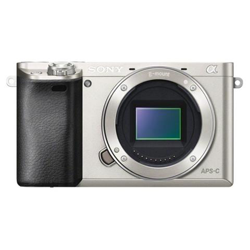 Alpha 6000 Silver Body Sensore CMOS Exmor 24 Mpx Display Filmati Full HD Wi-Fi NFC en oferta