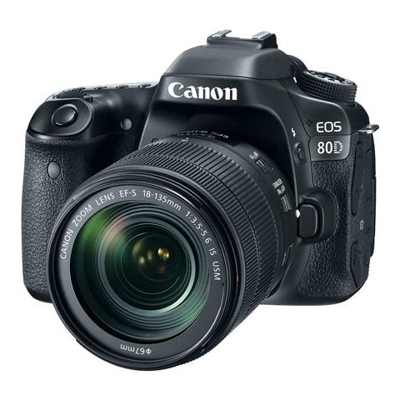 EOS 80D Kit + EF-S 18-135mm f / 3.5-5.6 IS USM Sensore CMOS 24,2 Mpx Full Frame Display Touch 3'' Orientabile Wi-Fi Stabilizzata Filmati Full HD