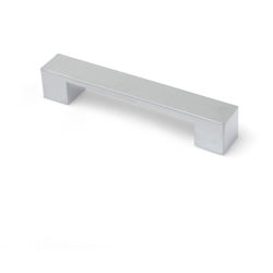 Maniglia stile contemporaneo, Zama, Cromato Satinato, 128mm interasse. Marchio REI en oferta