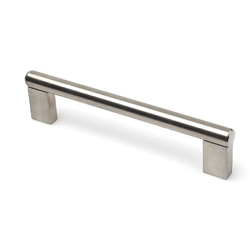 Maniglia stile contemporaneo , Acciaio, Inox Satinato, 160mm interasse. Marchio REI características