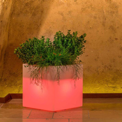 Vaso Cube In Resina Quadrato H40 Lampada Rossa 40x40Cm - MONACIS en oferta