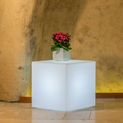 Lampada Cubo In Resina Quadrato H40 Luce Bianca 40x40Cm - IDRALITE en oferta