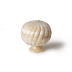 Pomolo etnico, Resina, Avorio, Diametro 39 mm. Marchio REI características