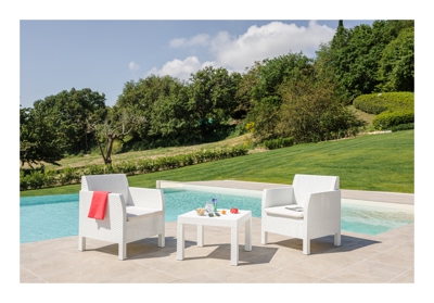 Set Matilde 2 Poltrone + Tavolo da Giardino, anti-uv, colore bianco. Dim. cm 65x65x75h Poltrona (x2), cm 59x59x41h Tavolino - TOOMAX