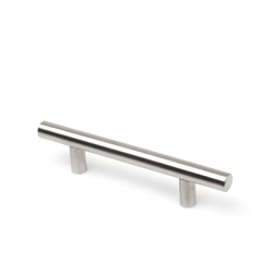 Maniglia stile contemporaneo , Acciaio, Inox Satinato, 96mm interasse. Marchio REI características