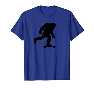 Bigfoot on Skateboard funny Skateboarding Bigfoot Maglietta