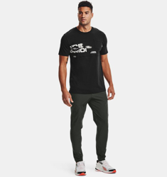 Pantaloni affusolati UA Flex Woven da uomo características