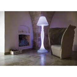 Lampada da terra in resina Eva 180 cm con lampada a risparmio energetico en oferta