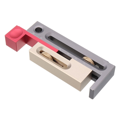 Strumento mobile per la lavorazione del legno con dispositivo di regolazione della fessura per tenone a mortasa