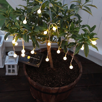 Catena luminosa solare LED Globini, luce calda