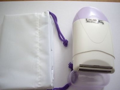 Sirge RIA Depilatore donna da viaggio Ria - Praticissimo depilatore donna a batteria da viaggio. Testina Singola Due lame di precisione UTILIZZABILE A